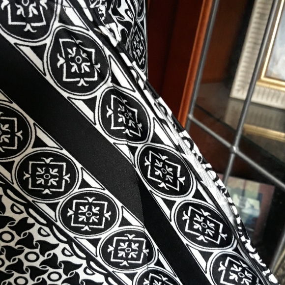 Coco Banco Black and White Patterned Top. - Picture 7 of 9